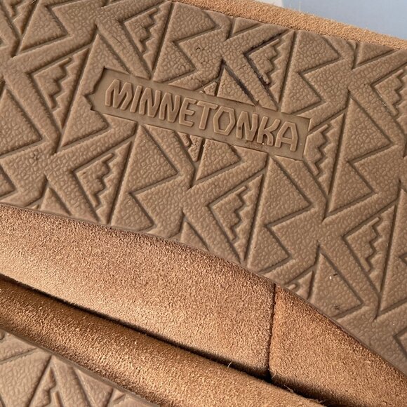 MINNETONKA Women's Sheepskin Rubber Sole Slippers: Size 9; EXCELLENT CONDITION - Picture 9 of 9